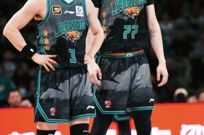 泛亚电竞网站 -CBA季后赛倒计时，多伦多猛龙赛前扳平良机，细节引发关注，球迷炸锅，身体对抗强度拉满的简单介绍