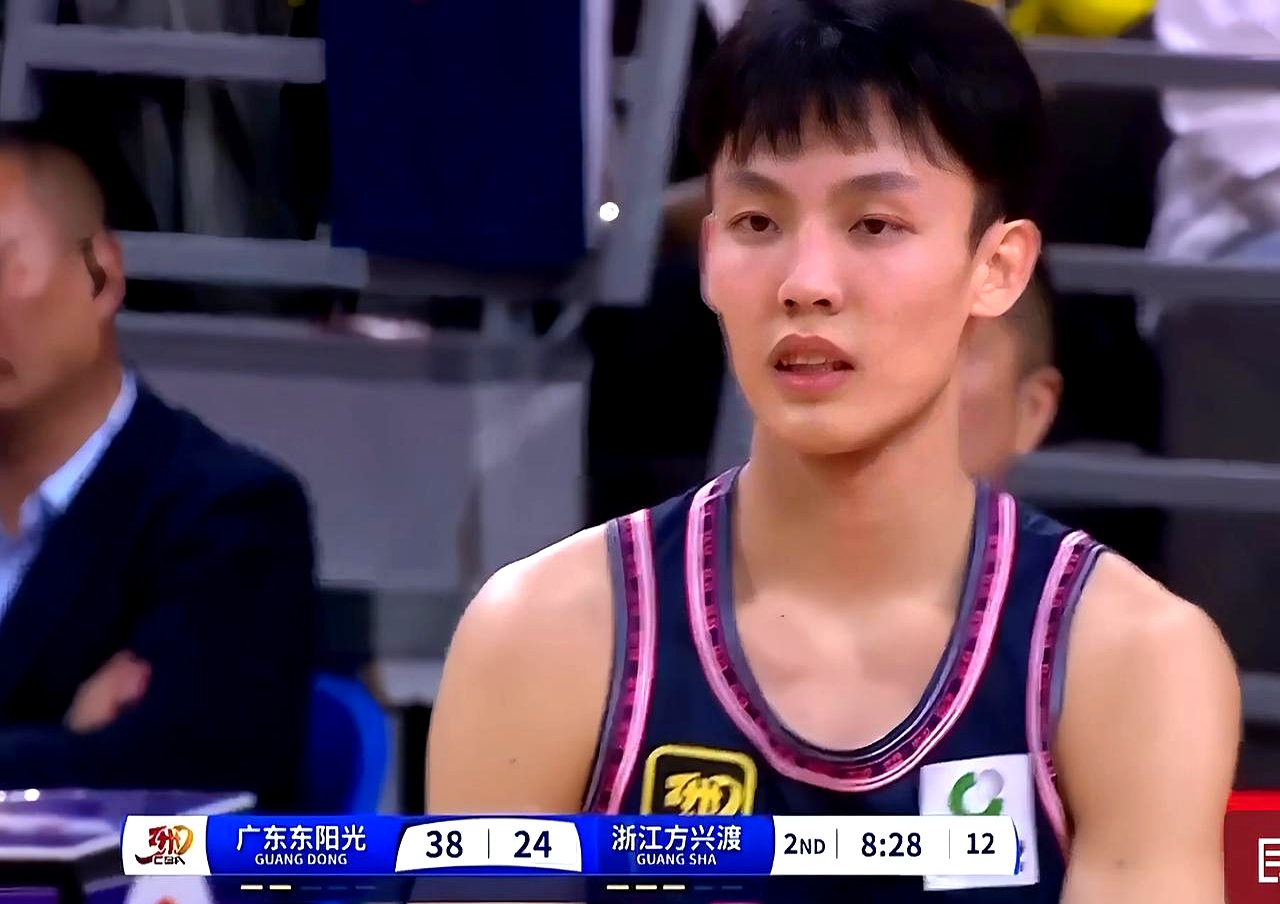  广东宏远发布备战花絮，训练课后远射贴柱，CBA季后赛任务艰巨，球队文化被再次提及