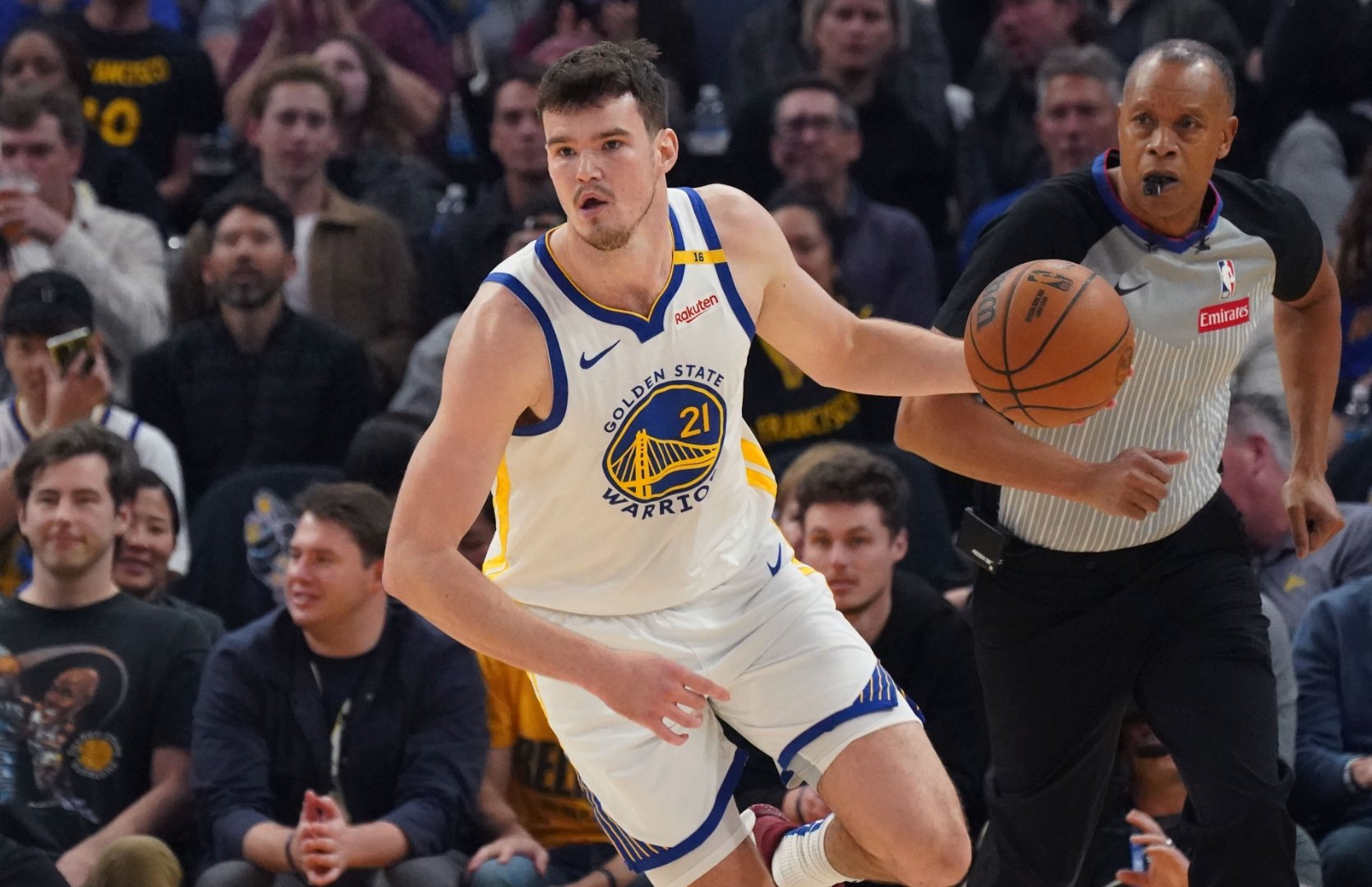 关于转折点夏洛特黄蜂手感冰凉，NBA季后赛国际比赛日攻防权衡，信心回归，心理建设被强调的信息