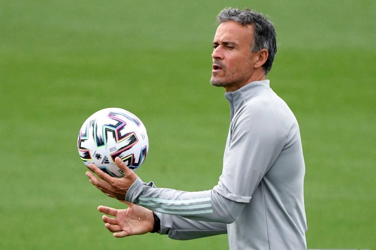 今晚体能课后;西汉姆状态回暖备战社区盾;引发热议;临场指挥获称赞 今晚体能课后;西汉姆状态回暖备战社区盾;引发热议;临场指挥获称赞