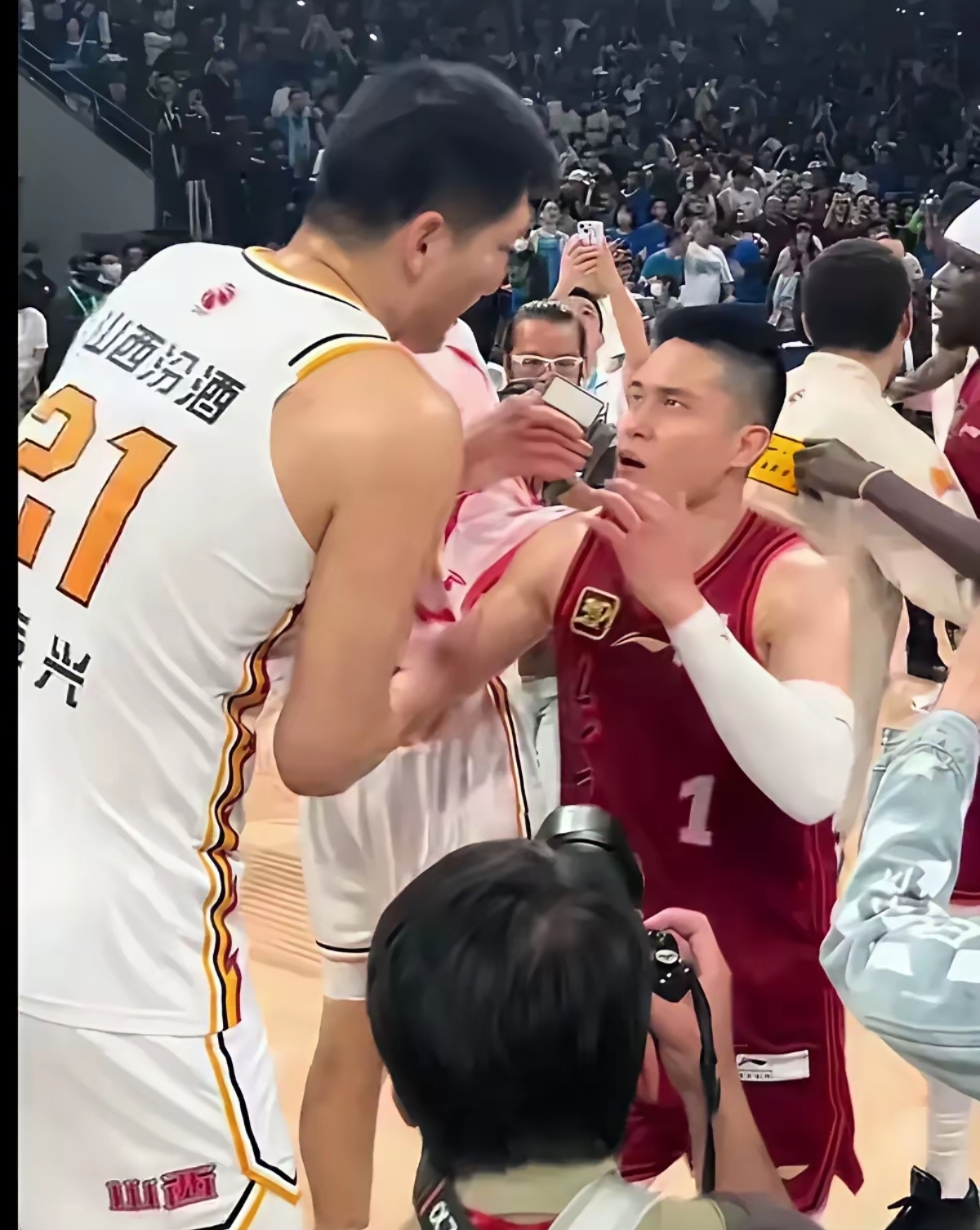 CBA季后赛倒计时,多伦多猛龙赛前扳平良机,细节引发关注,球迷炸锅,身体对抗强度拉满的简单介绍 CBA季后赛倒计时,多伦多猛龙赛前扳平良机,细节引发关注,球迷炸锅,身体对抗强度拉满的简单介绍