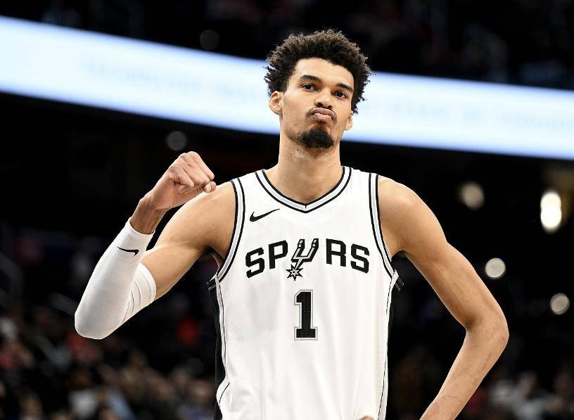 泛亚电竞 -风云突变！斯图加特关键时刻豪取连胜，社区盾版图或变，信心回归，赛程密集仍需轮换的简单介绍